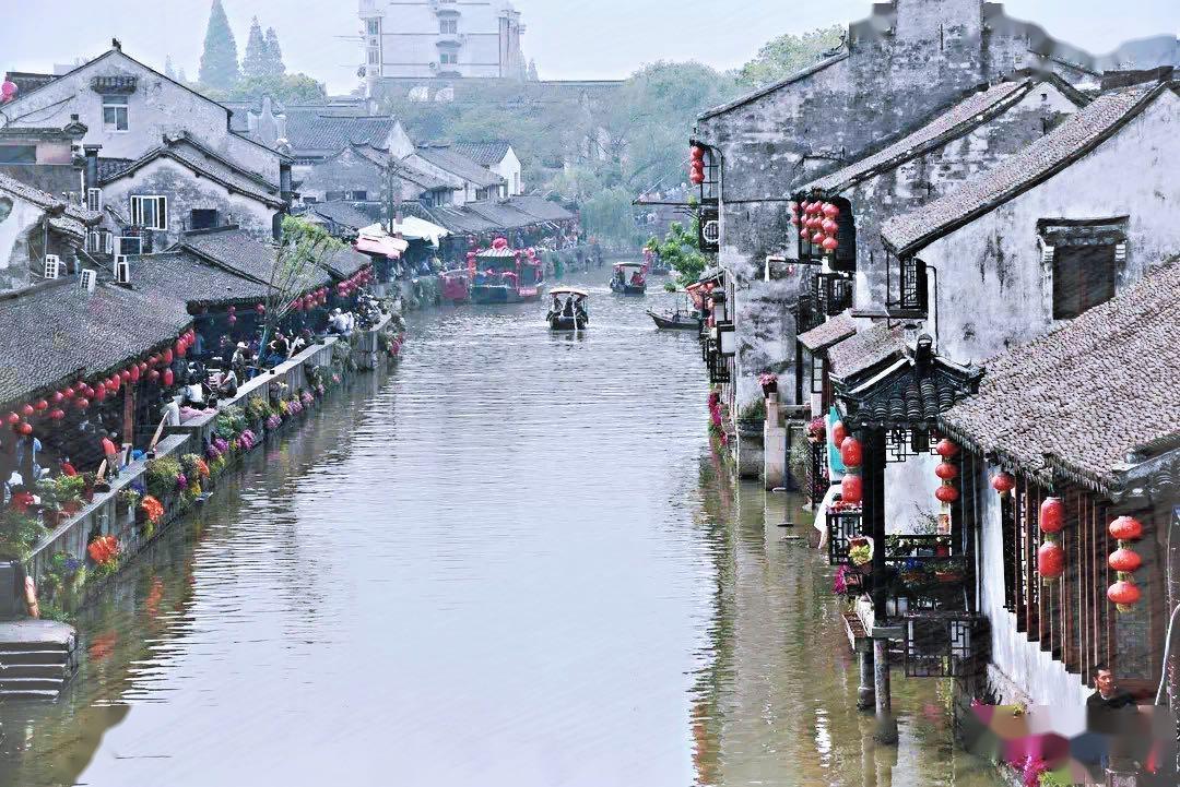 真的离谱，去了一趟外地旅游居然拍了一大堆的游客照